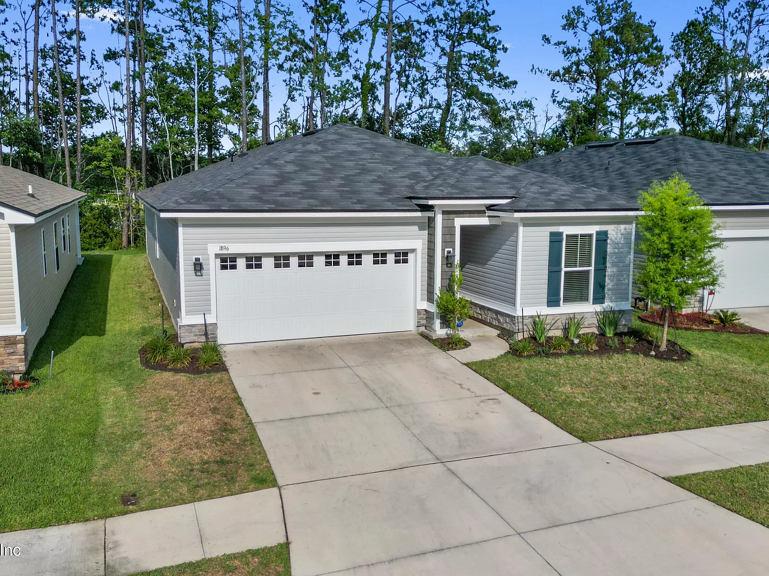 4 bed, 2.0 bath, 1811 sqft, $2,600 — Photo 2