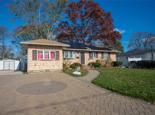 108 Connecticut Ave, Bay Shore, NY 11706