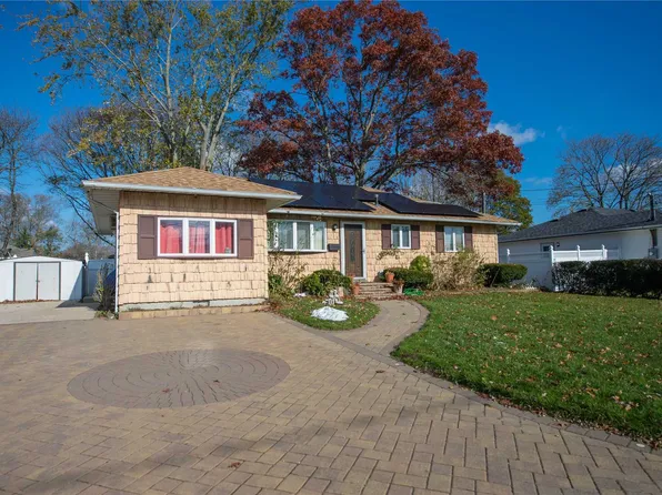 108 Connecticut Ave, Bay Shore, NY 11706