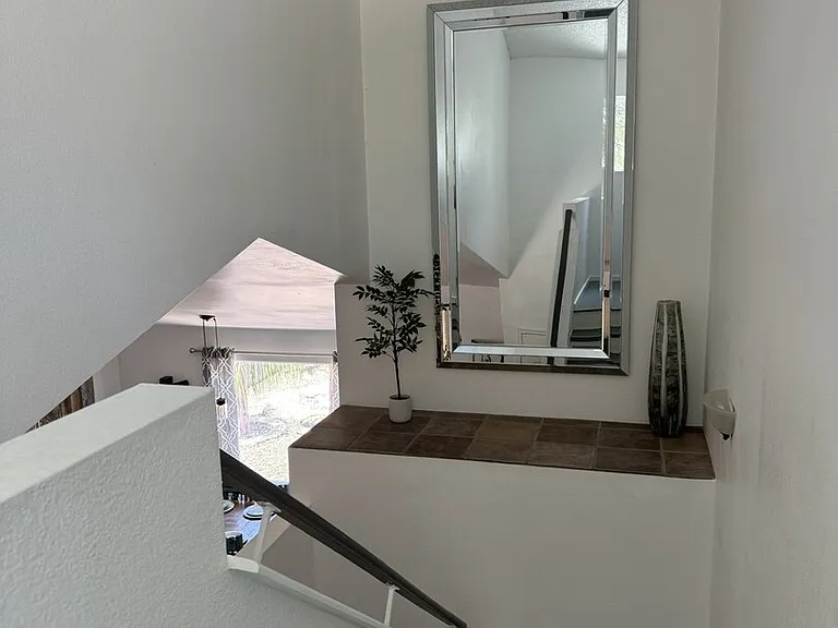 E Essex Village Dr — Photo 27