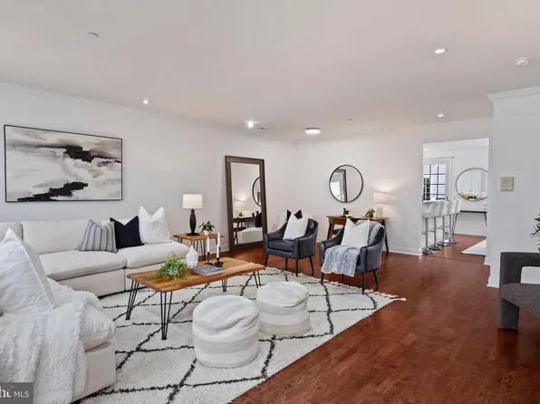 303 Surgeon Generals Ct, Philadelphia, PA 19146