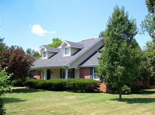 1361 E Meadowmere St, Springfield, MO 65804