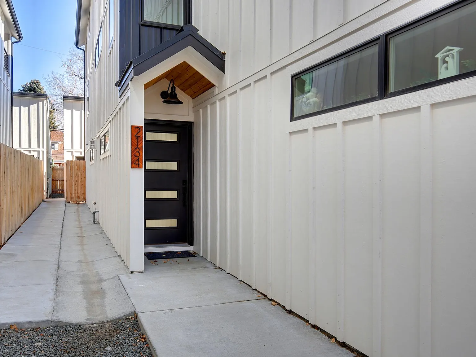 2134 S Josephine St — Photo 2