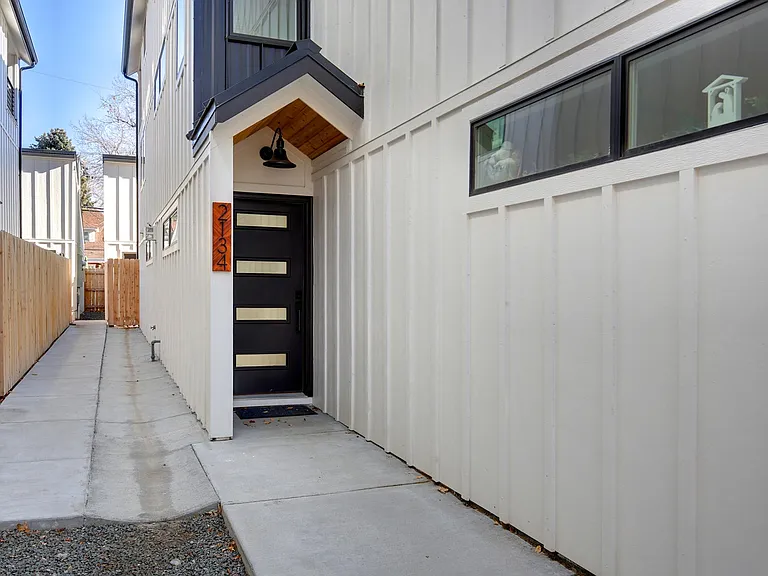 2134 S Josephine St — Photo 2