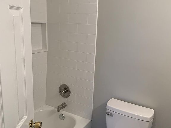 5th image of 501 Circle Dr NE