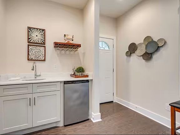 4th image of 2208 White Ave