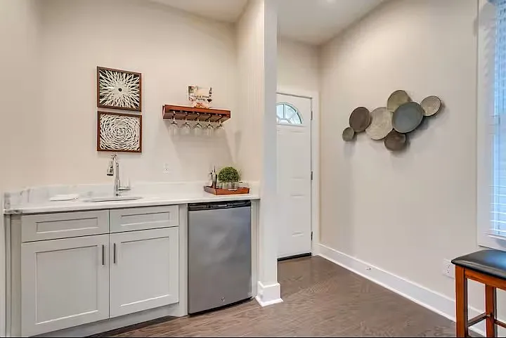 2208 White Ave — Photo 4