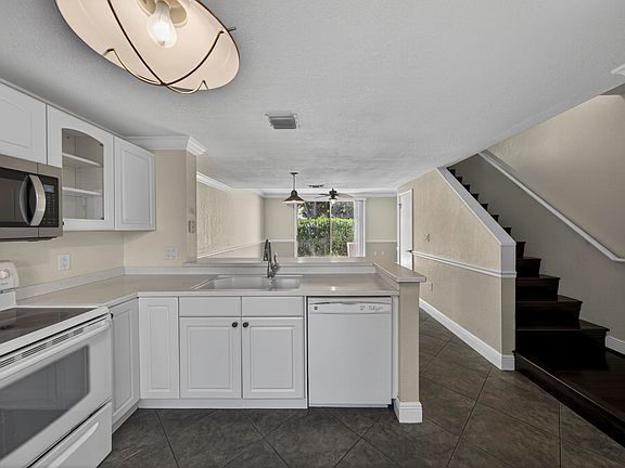 4th image of 1100 E Jeffrey Street