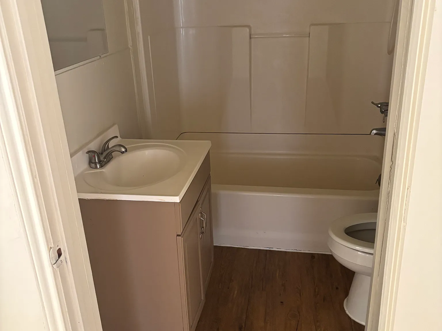 2 bed, 1980 sqft, $1,000 — Photo 4