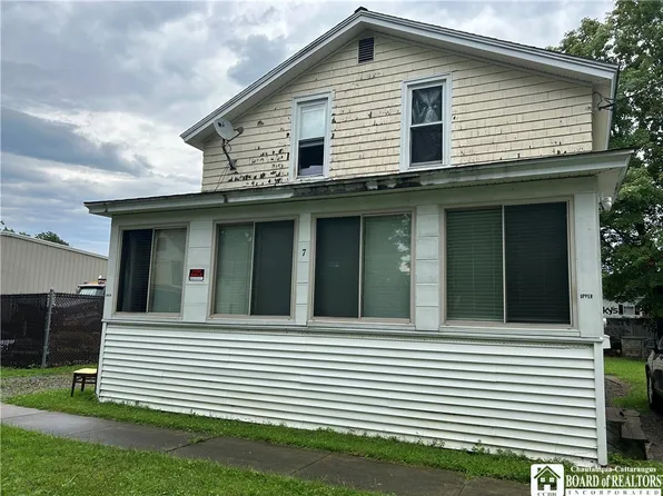 7 Union St, Fredonia, NY 14063