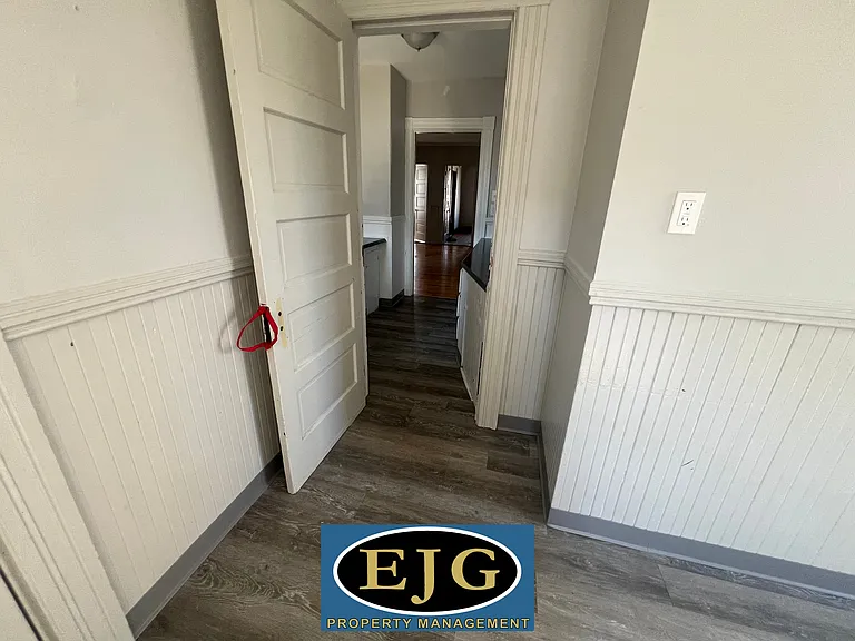 551 Montgomery St #2 — Photo 17
