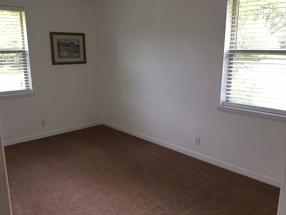 4th image of 24 Park Dr