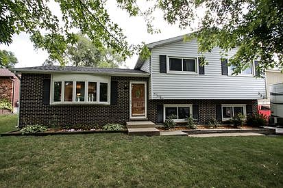 1st image of 323 Bridgewood Dr