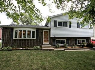 323 Bridgewood Dr, Antioch, IL 60002