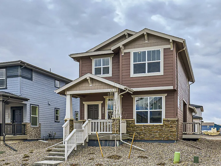 560 Cottonwood Ave — Photo 2