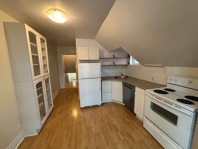 335 Nepean St — Photo 5