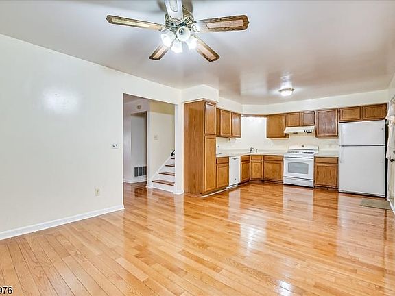 5th image of 536 Elsie Ave