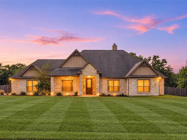 3900 Austins Estates Dr, Bryan, TX 77808