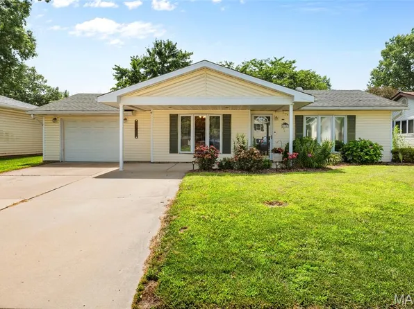 624 Albers Ln, Bethalto, IL 62010