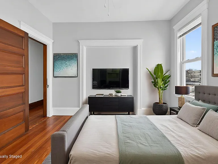 18 Gibson St #3 — Photo 6