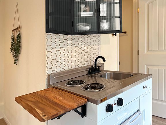 Main Unit - Kitchen