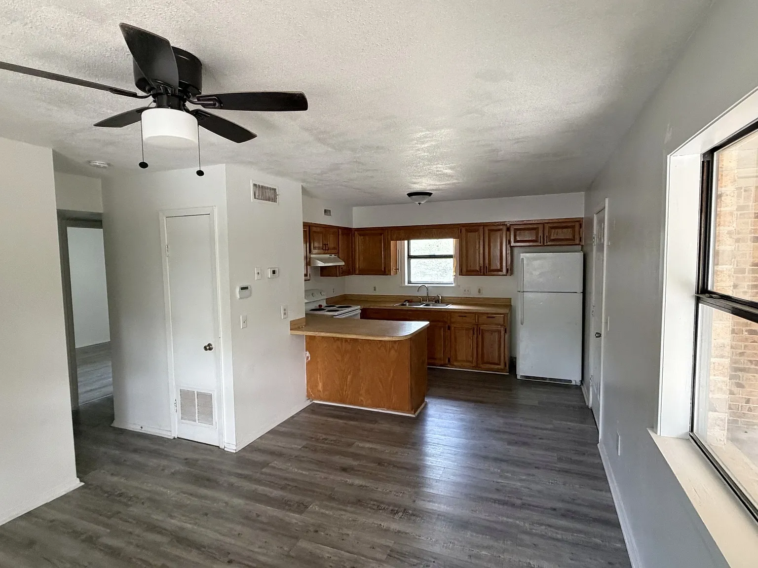 2 bed, 720 sqft, $950 — Photo 2