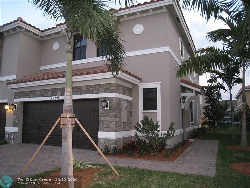 1st image of 9586 Town Parc Cir N