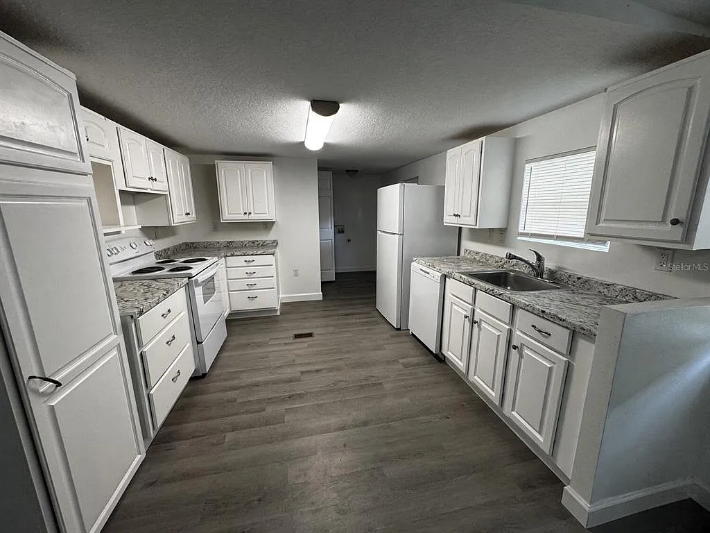 4 bed, 2.0 bath, 1650 sqft, $1,600 — Photo 3