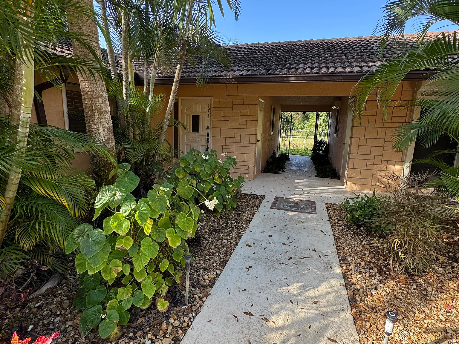 2 bed, 1450 sqft, $1,800 — Photo 2