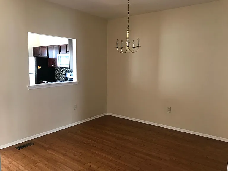 808 Margaret Ct — Photo 6
