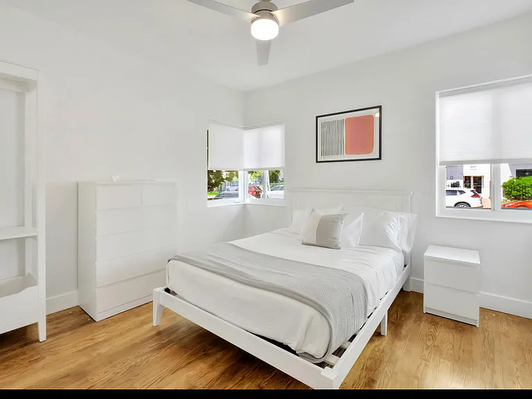 7825 Byron Ave — Photo 4