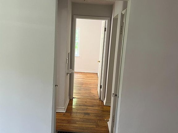 3rd image of 113 Glenridge Pl