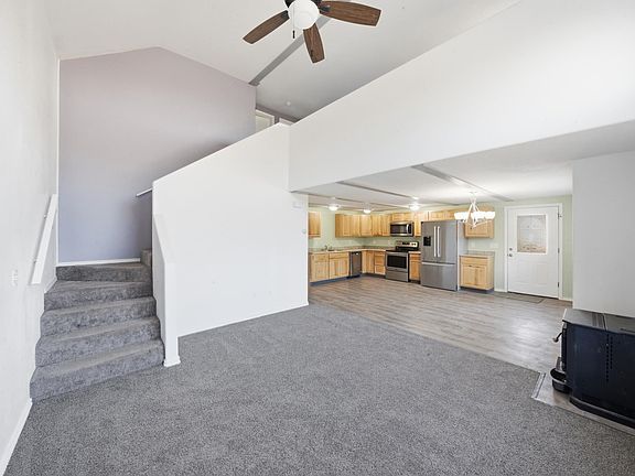 5th image of 960 Pickering Dr