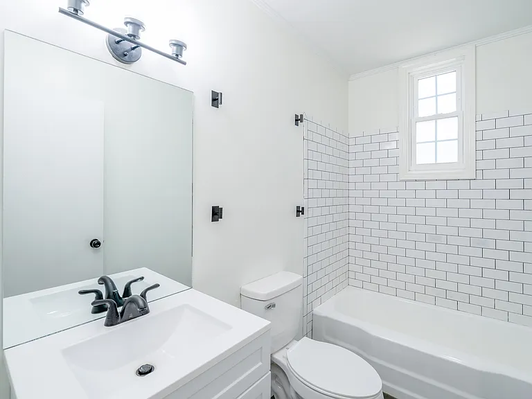706 E Pinetree Blvd — Photo 36
