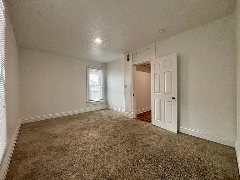 2415 E St — Photo 11