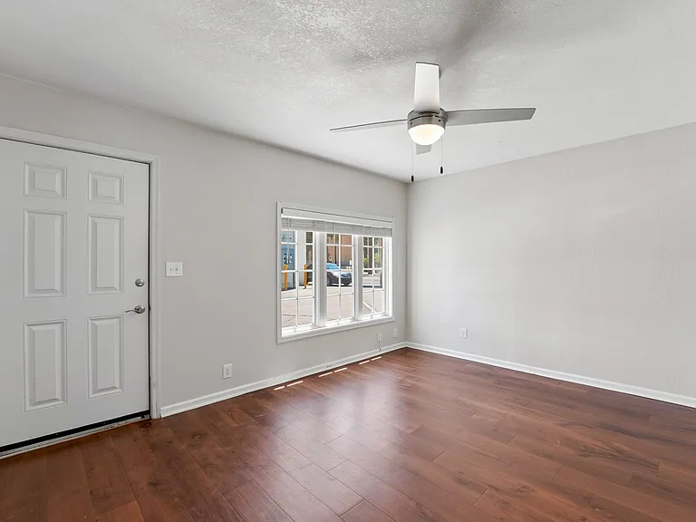 342 W Culver St #7 — Photo 4