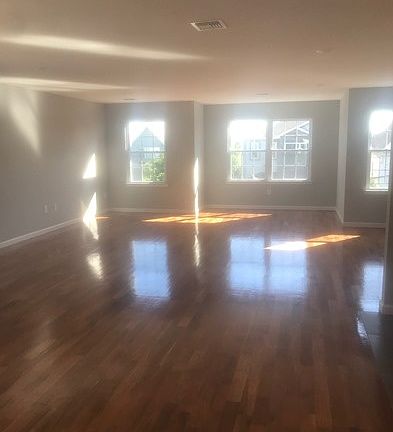 3rd image of 546 S Park St