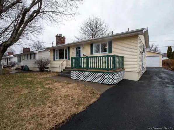 160 Snow Ave, Moncton, NB E1C 8B4