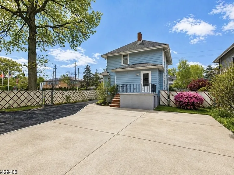 312 Rochelle Ave — Photo 18