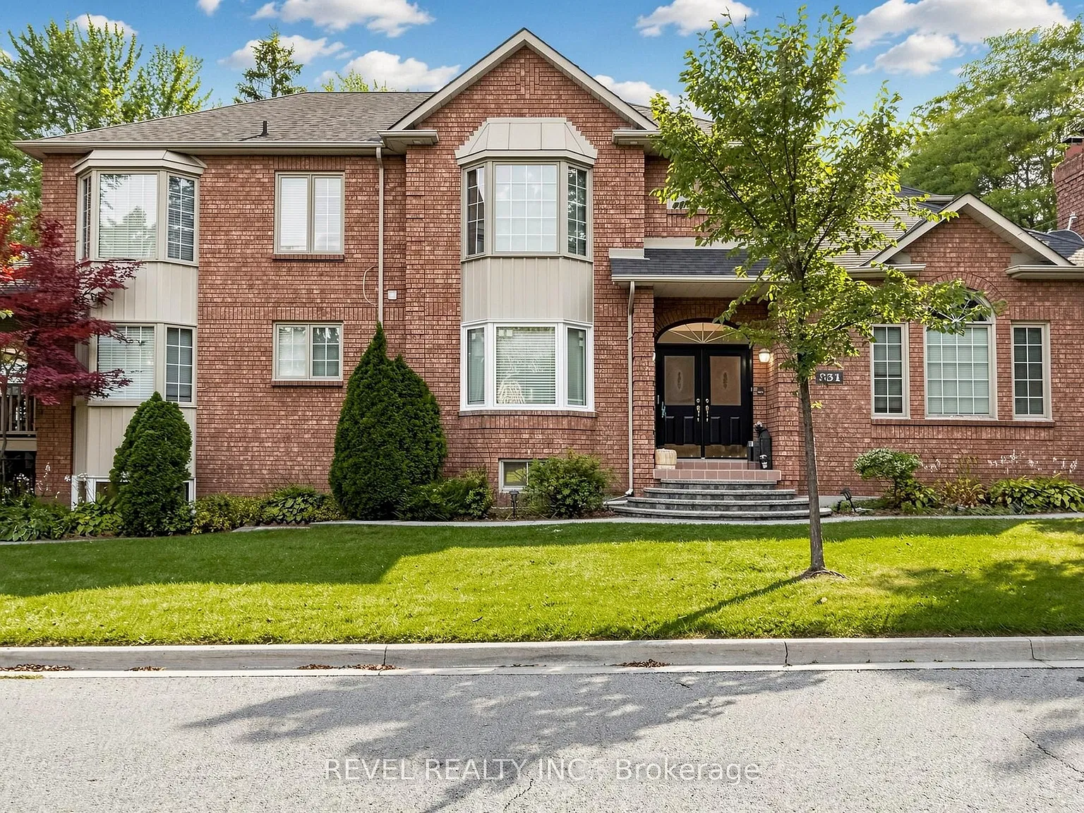 2 bed, $1,900 — Photo 1