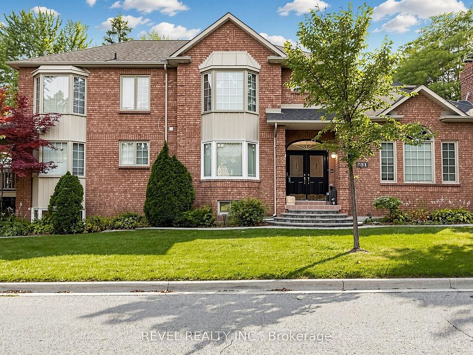 1st image of 831 Regal Cres