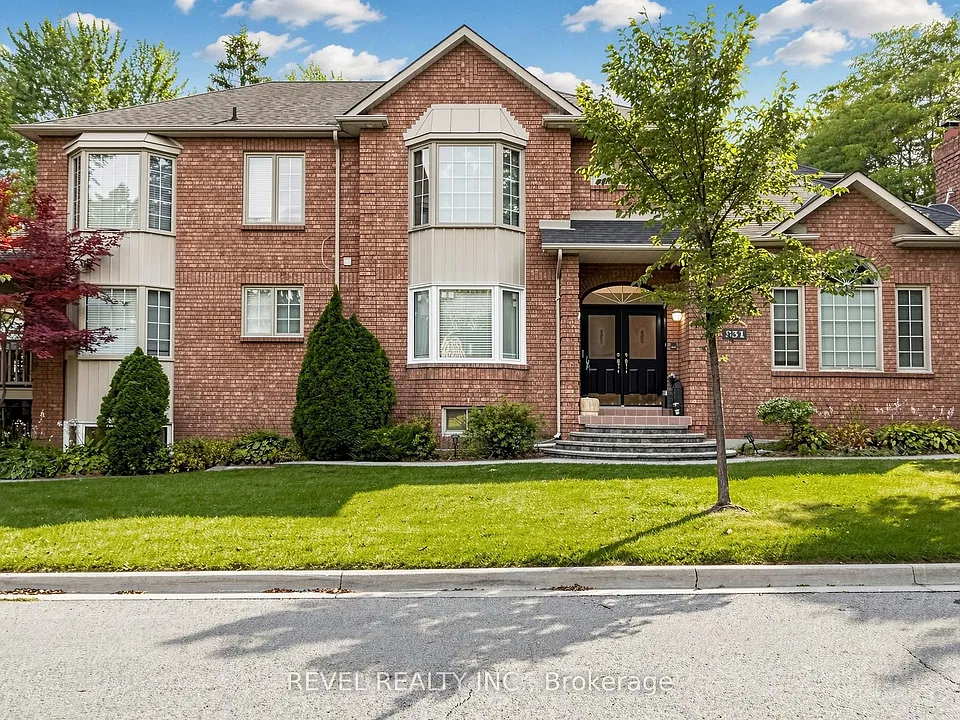 831 Regal Cres #LOWER