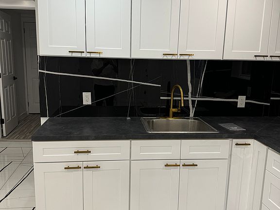 3rd image of 44 Van Cortlandt Park Ave #1F