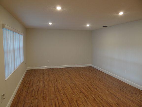 2nd image of 1405 Hiawatha Ave