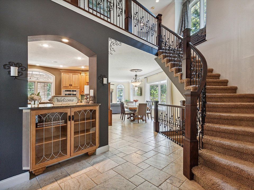 1st image of 936 Thornecrest Dr