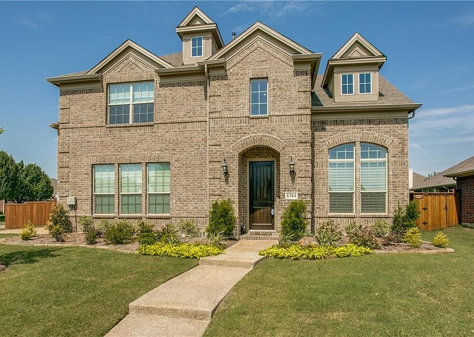 1st image of 1511 Lewis Dr