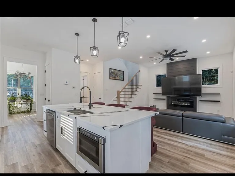80 Burbank Dr NW — Photo 3