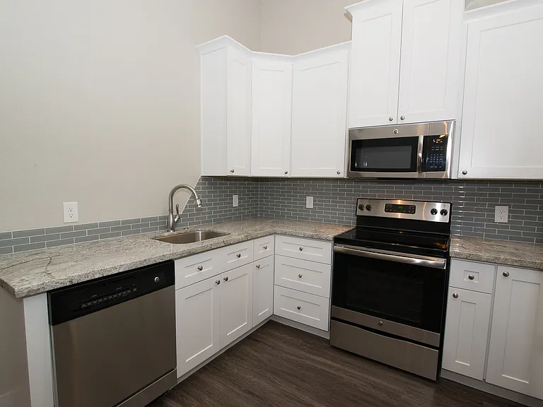 701 Hereford St #A — Photo 7