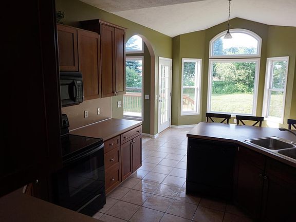5th image of 2253 Beatrice Dr NE