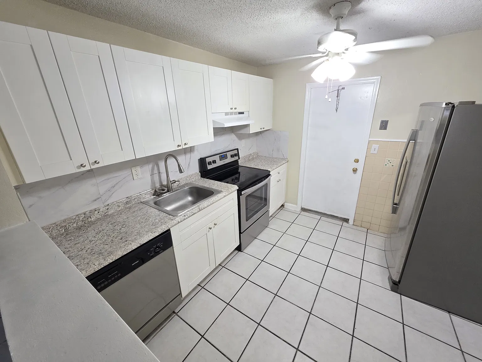 3 bed, 1063 sqft, $2,625 — Photo 2